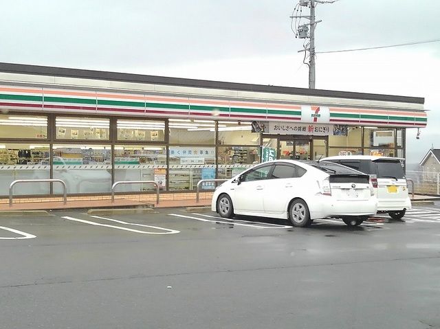 コンビニ　セブン・イレブン（コンビニ）まで600m