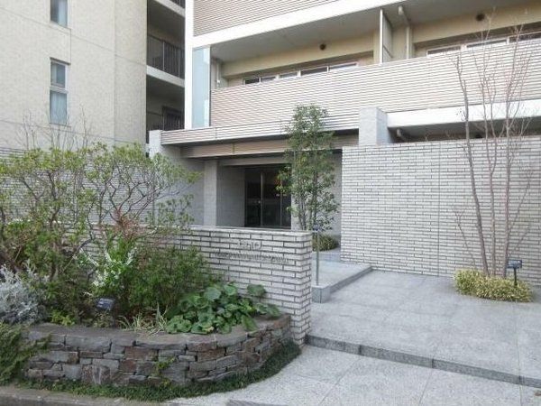エントランス　三ッ沢上町駅徒歩８分