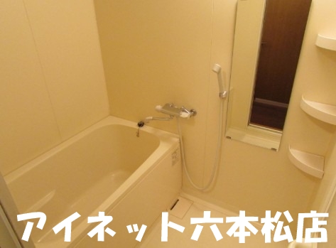 バス・シャワールーム　1日の疲れを流しましょう。