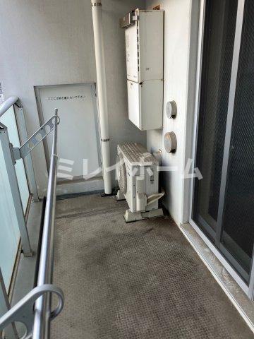 バルコニー　同建物内別のお部屋の参考写真になります。