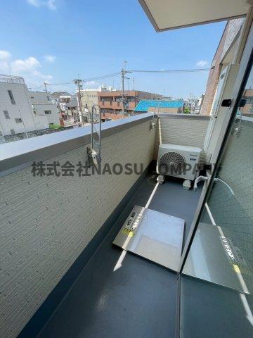 バルコニー　暖かな日差しのふりそそぐバルコニー