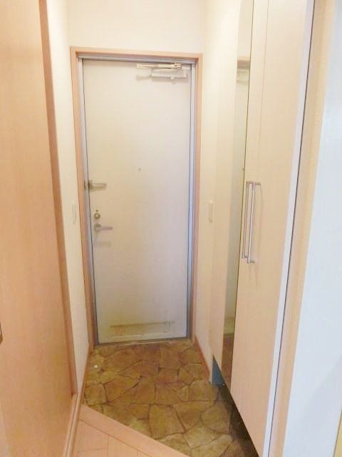 玄関　玄関に下駄箱を完備