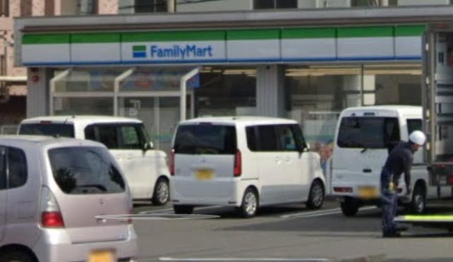 コンビニ　ファミリーマート 西中島二丁目店（コンビニ）まで398m