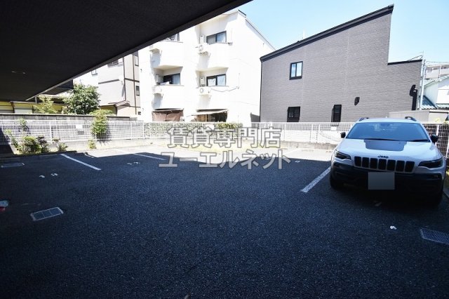 駐車場　敷地内駐車場