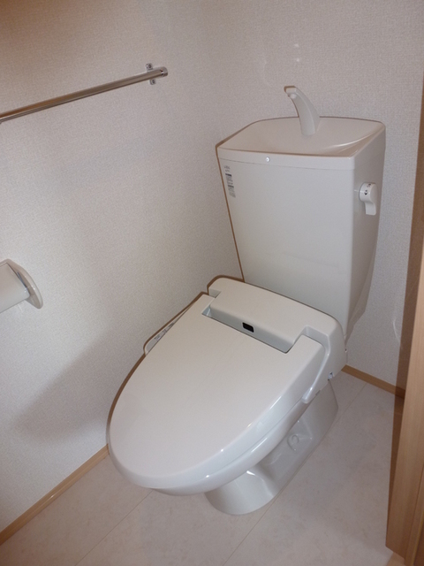 トイレ　温水洗浄便座です。