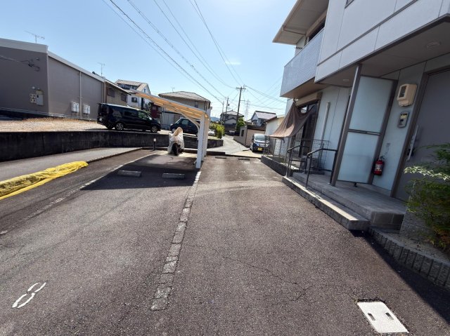 駐車場　普通車２台分空有