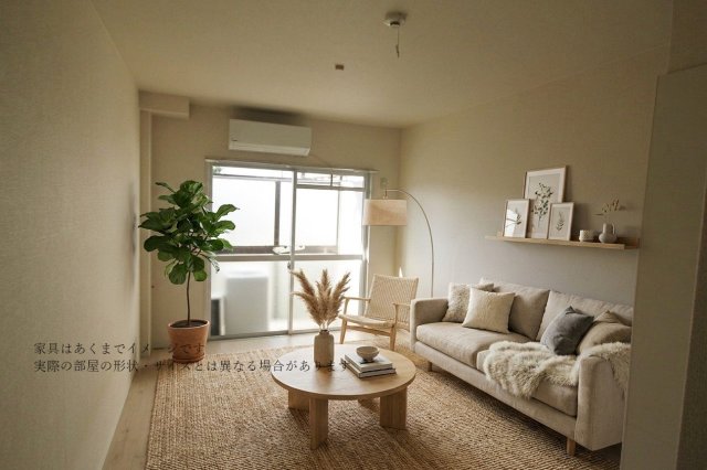 建物外観　写真はリビングのレイアウトの一例です　実際のお部屋に家具家電