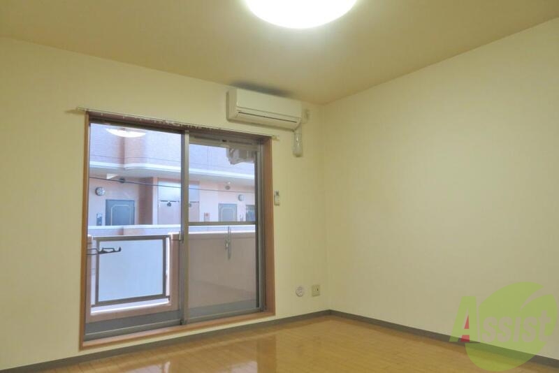 その他部屋・スペース　大きな窓で光がたくさん差し込んできますね。