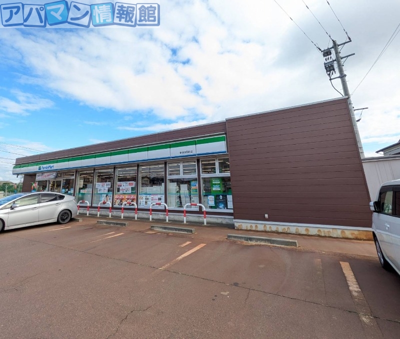 コンビニ　ファミリーマート新津吉岡町店（コンビニ）まで544m