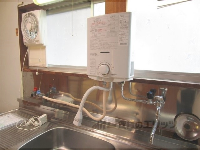 その他設備　給湯器リモコン