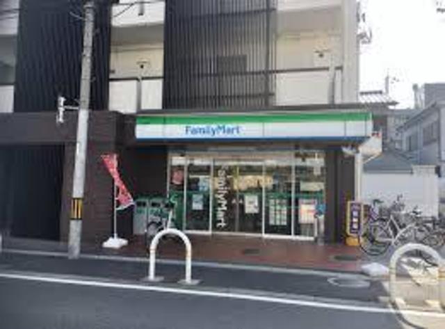 コンビニ　ファミリーマート東大阪近江堂店（コンビニ）まで817m