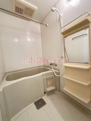 バス・シャワールーム　落ち着いた空間のお風呂です