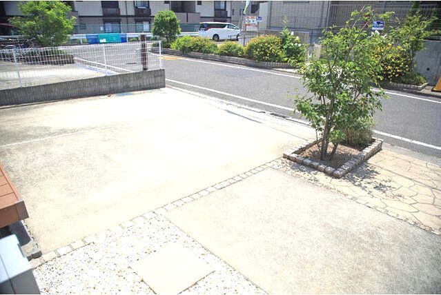 駐車場　敷地内駐車場有り