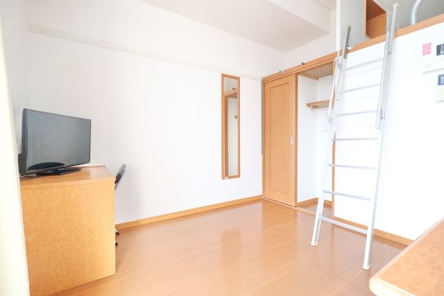 居室・リビング　同物件別部屋写真