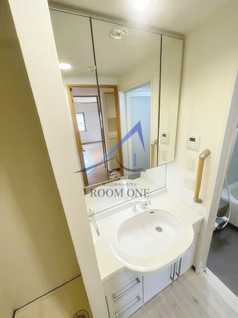 洗面設備　洗面台です。