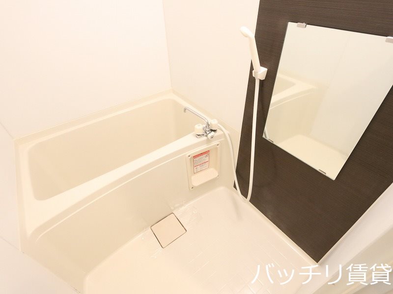 バス・シャワールーム　同型タイプの為、現状を優先いたします