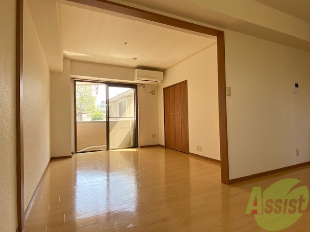 居室・リビング　南向きなので日差しが良く入る明るいお部屋です。