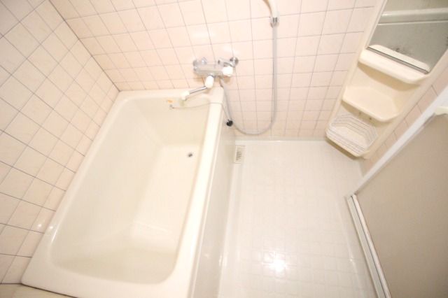 バス・シャワールーム　ゆったり過ごせるお風呂です