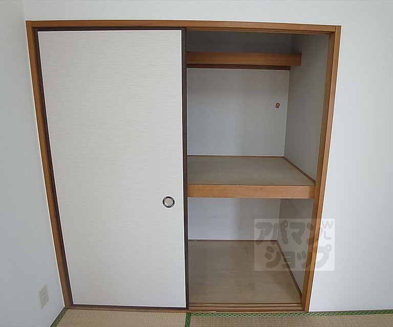 収納　押入