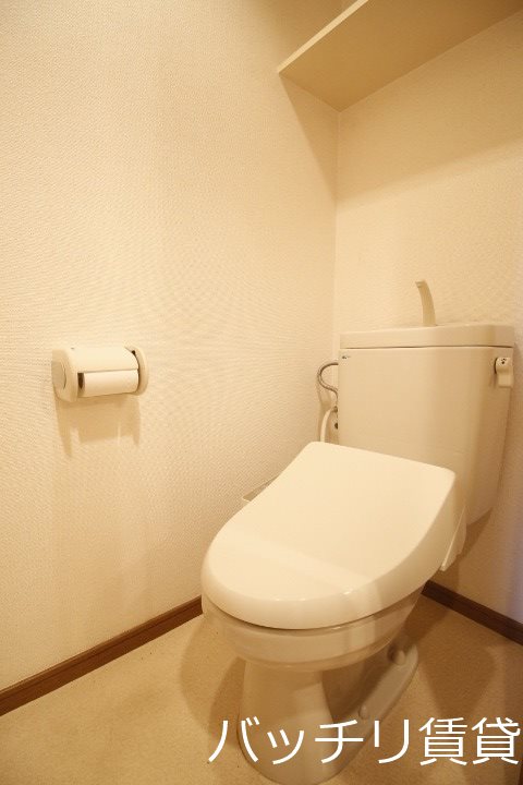 トイレ　別号室の画像。現況を優先します。