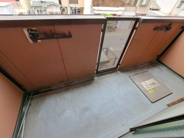 バルコニー　陽当たり良好なバルコニーです