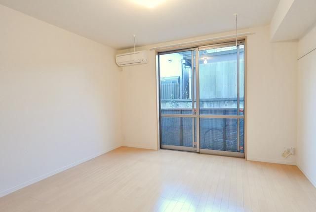 居室・リビング　★角部屋・2面採光できれいなお部屋です★