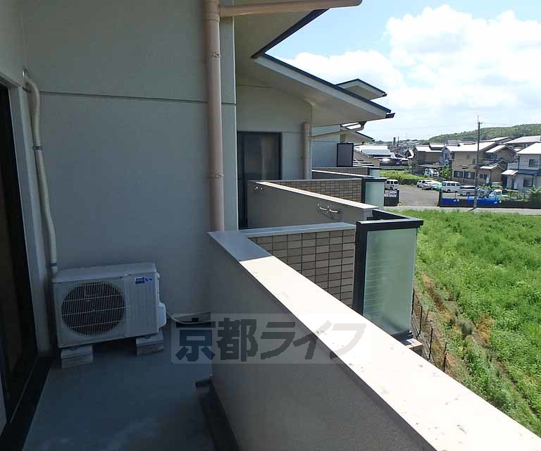 バルコニー　広くて日当たりのよいバルコニーです