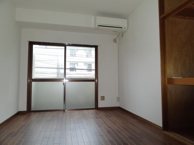 居室・リビング　６帖のフローリングのお部屋