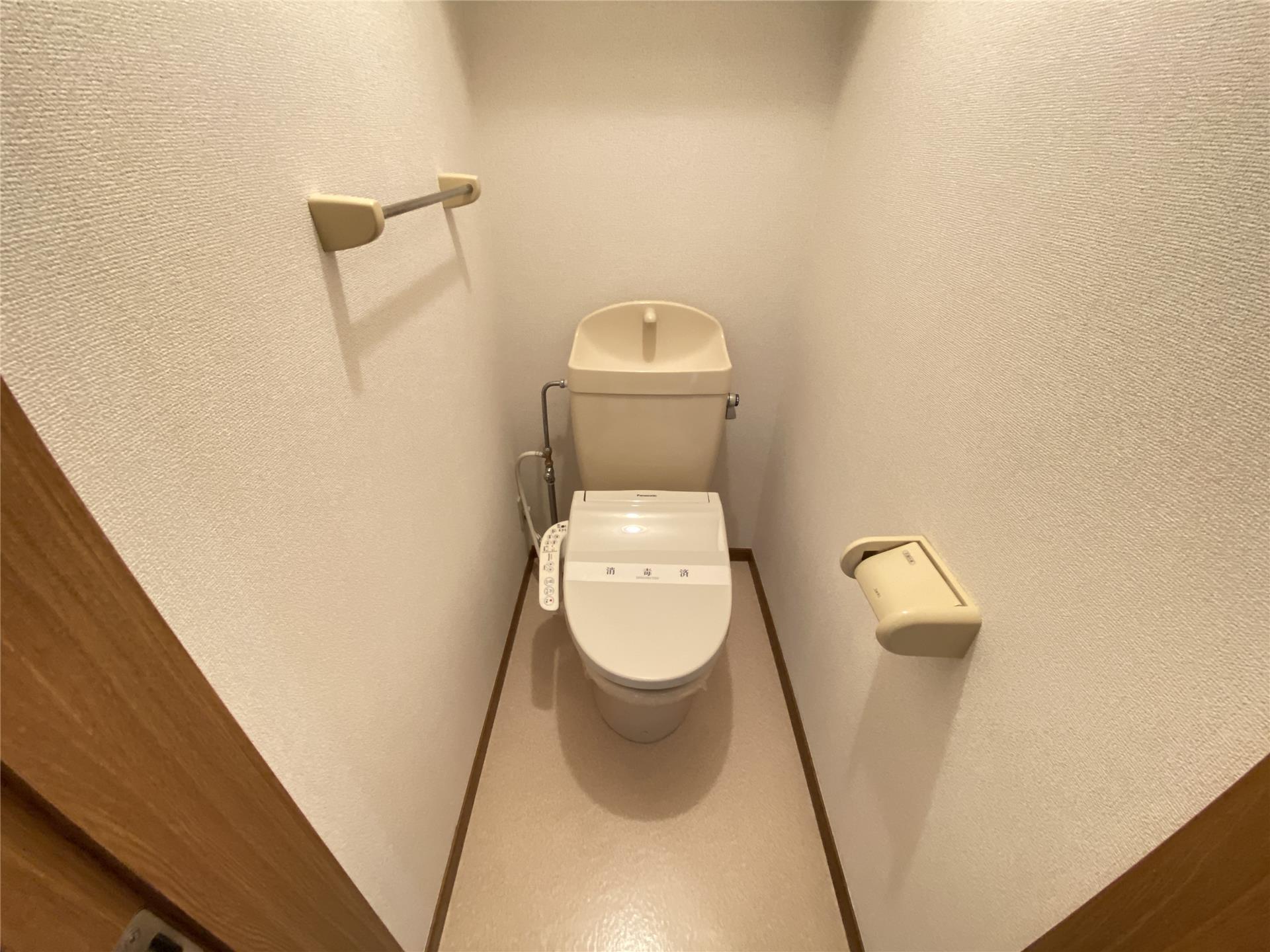 トイレ　温水洗浄便座