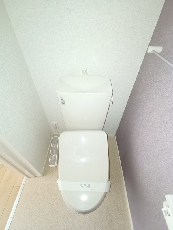 トイレ　※間取りが反転タイプの別居室のお写真です。