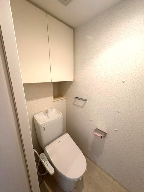 トイレ　温水洗浄便座ございます。