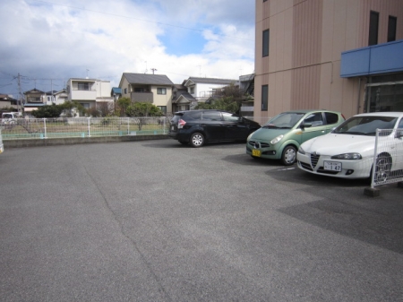 駐車場　駐車場があるので、車を買う予定の方も安心です
