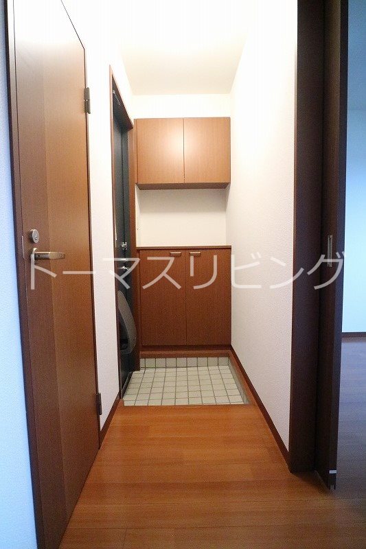 玄関　写真は別号室です。