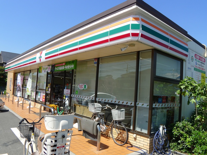 コンビニ　セブンイレブン（コンビニ）まで316m