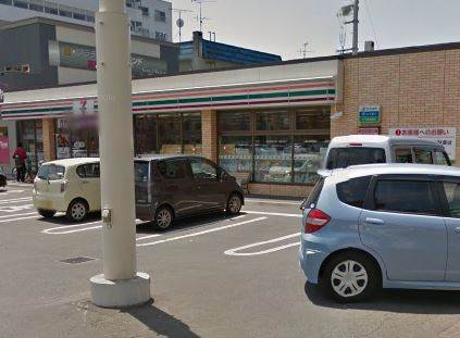 コンビニ　セブンイレブン札幌南13条店（コンビニ）まで296m
