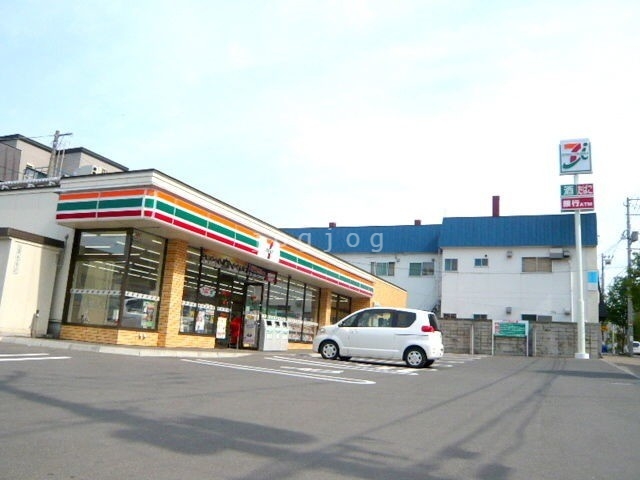 コンビニ　セブンイレブン札幌月寒東1条6丁目店（コンビニ）まで524m