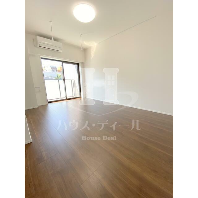 居室・リビング　別部屋参考写真です(床の色が違います)