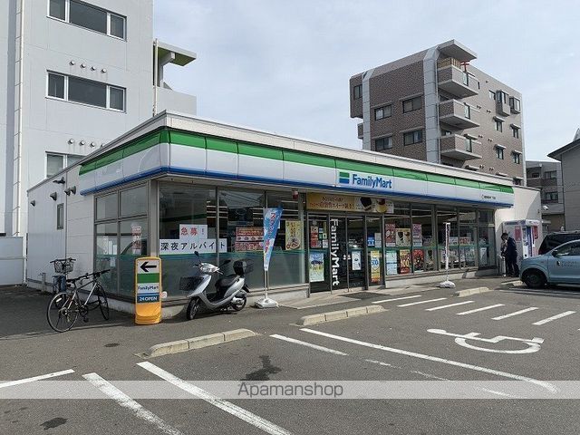 コンビニ　ファミリーマート（コンビニ）まで243m