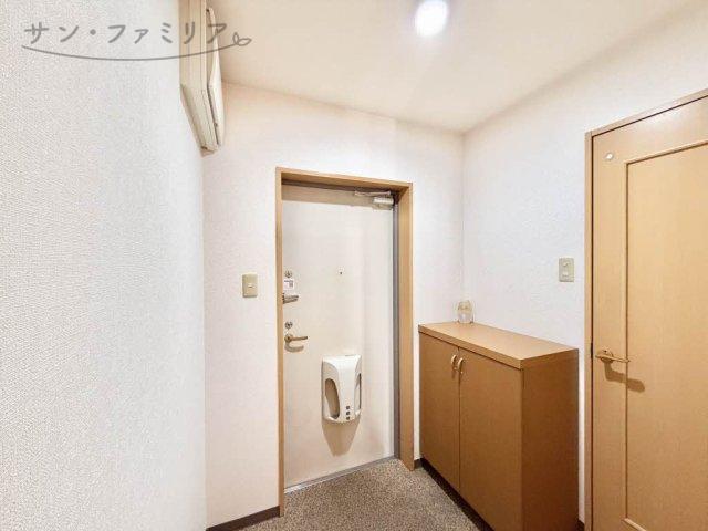 玄関　同一物件別部屋写真　イメージ