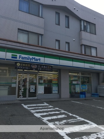 コンビニ　ファミリーマート（コンビニ）まで443m