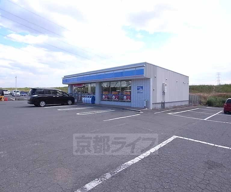 コンビニ　ローソン山城椿井店（コンビニ）まで671m
