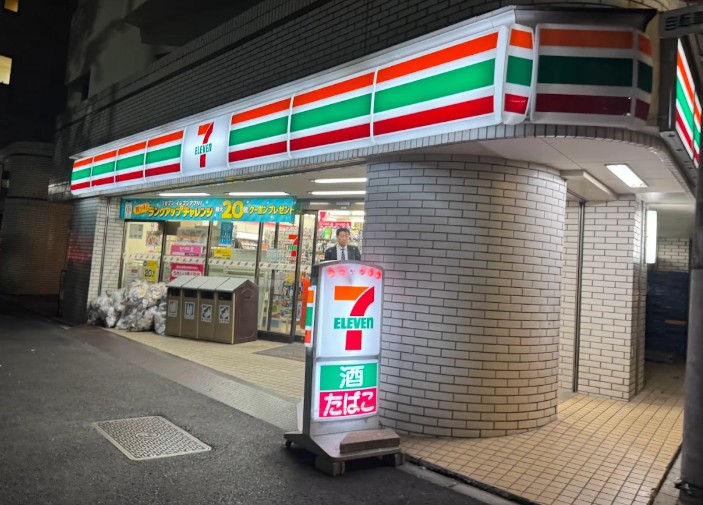コンビニ　セブンイレブン 魚籃坂店（コンビニ）まで224m