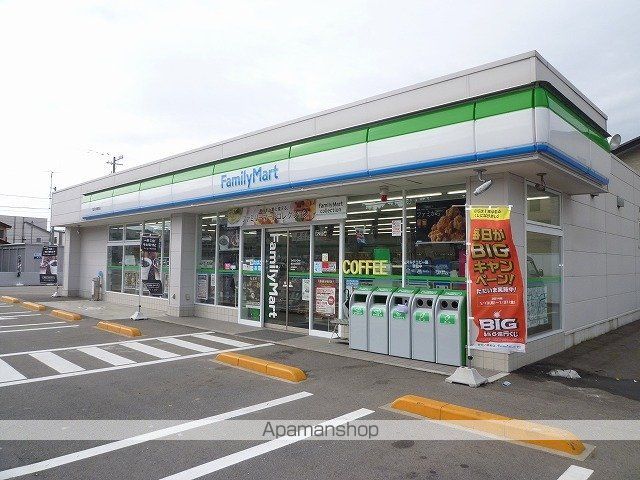 コンビニ　ファミリーマート（コンビニ）まで110m