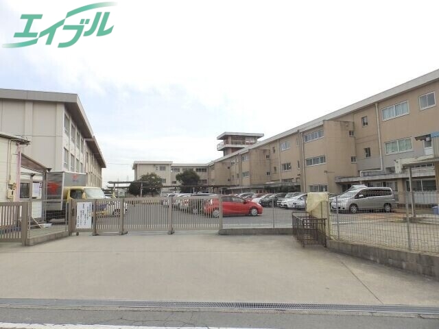 小学校　四日市市立海蔵小学校（小学校）まで841m
