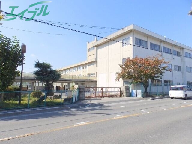 中学校　四日市市立山手中学校（中学校）まで1538m