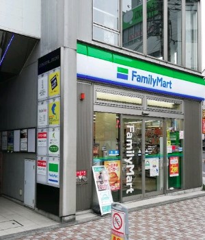 コンビニ　ファミリーマート 国立駅南口店（コンビニ）まで37m