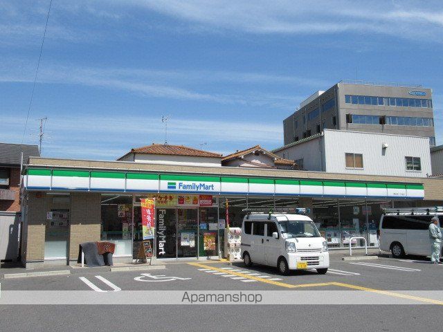 コンビニ　ファミリーマート（コンビニ）まで368m