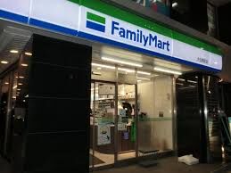 コンビニ　ファミリーマート大伝馬町店（コンビニ）まで162m