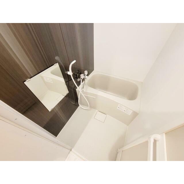 バス・シャワールーム　トイレと別々のお風呂は使い勝手がとても便利です