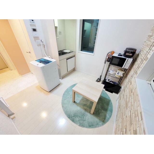居室・リビング　備え付けの家電があるタイプのお部屋です
